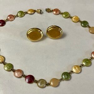 Red and Green Beaded Necklace with Lustrous Finish